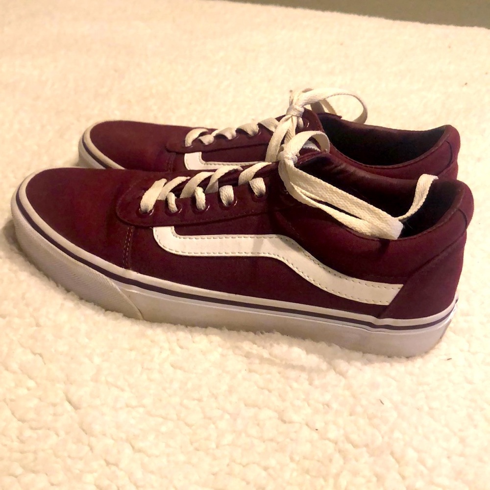 Women’s Maroon Vans Size 8 Ward Low sneaker